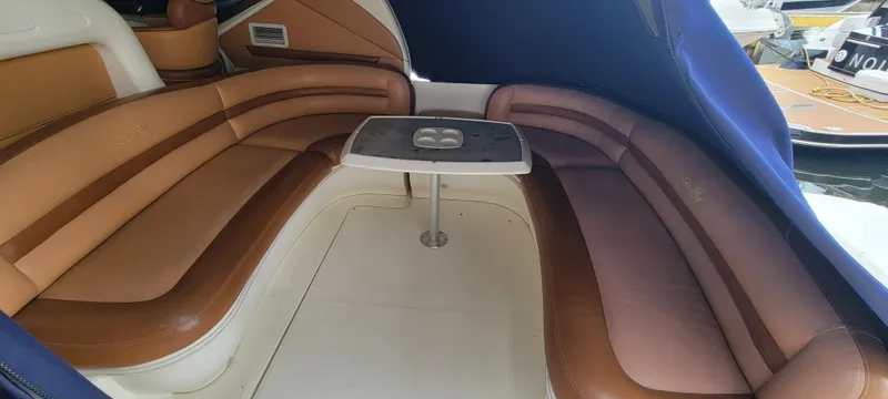  Yacht Photos Pics 2004 Sea Ray 455 Sundancer interior seating area with a central table.