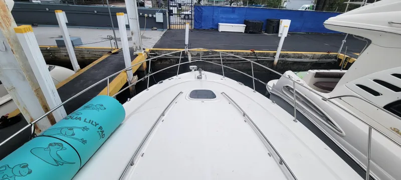  Yacht Photos Pics 2004 Sea Ray 455 Sundancer yacht docked at marina.