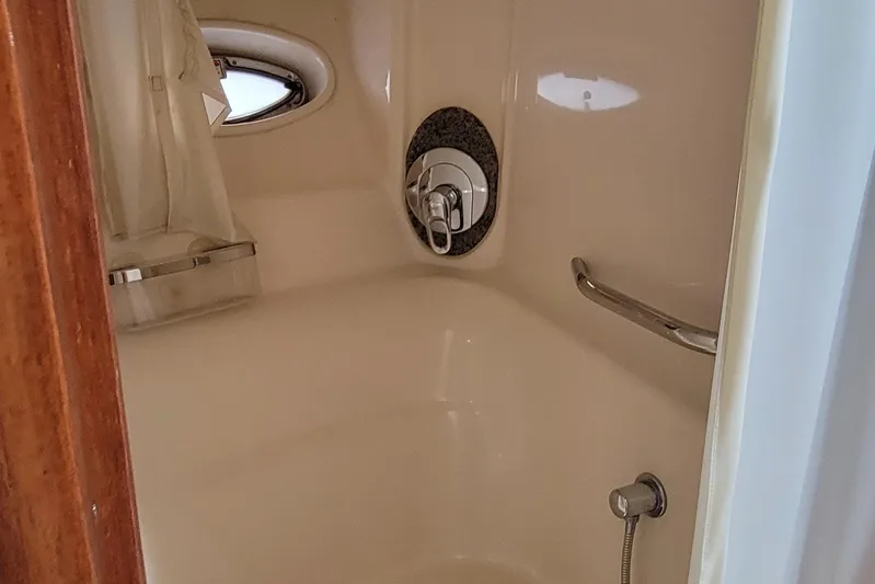  Yacht Photos Pics 2004 Sea Ray 455 Sundancer yacht bathroom with shower and porthole window.