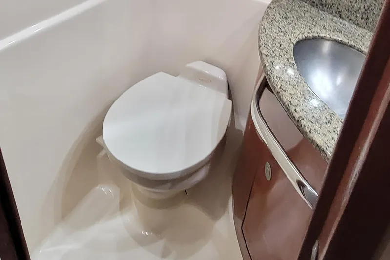  Yacht Photos Pics 2004 Sea Ray 455 Sundancer bathroom with toilet and granite sink.