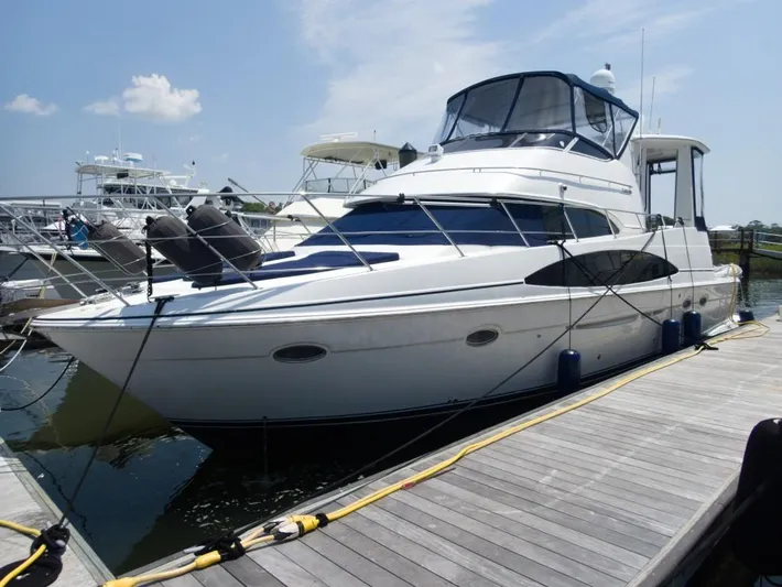 Ronda Vue Yacht Photos Pics 