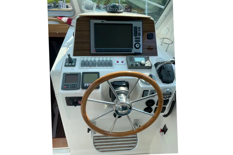 Old Fashioned (reserved) Yacht Photos Pics 2011 Back Cove 29 helm with wooden steering wheel and modern navigation equipment.