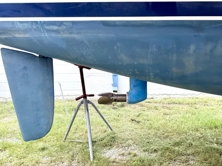 Diastema Yacht Photos Pics 2016 Leopard 44 sailboat hull and propeller on a stand, grassy background.