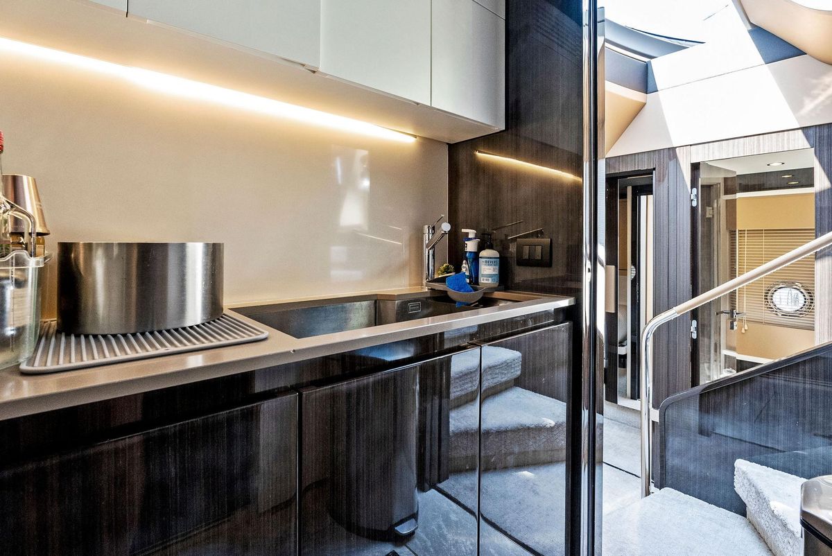 2019 Azimut 77 