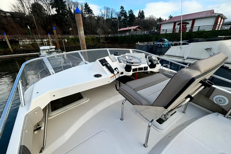  Yacht Photos Pics Helm of 2021 Cutwater C-32 CB with modern design.