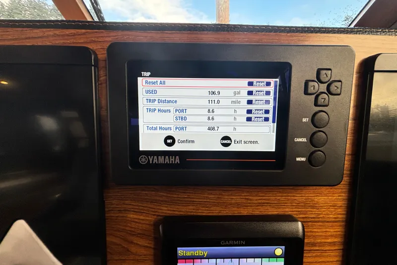  Yacht Photos Pics Yamaha display on Cutwater C-32 CB boat, 2021 model.