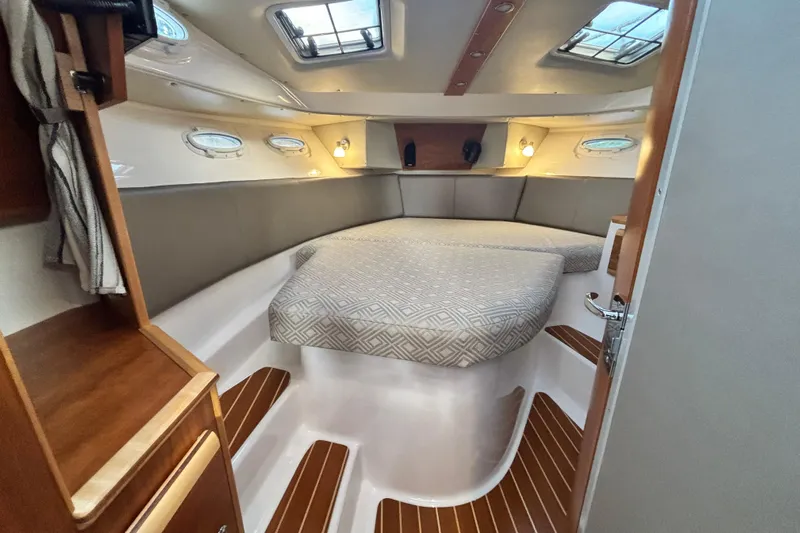  Yacht Photos Pics Interior of 2021 Cutwater C-32 CB yacht cabin.