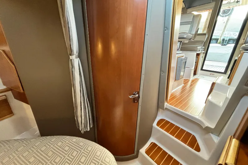  Yacht Photos Pics Interior of 2021 Cutwater C-32 CB yacht.