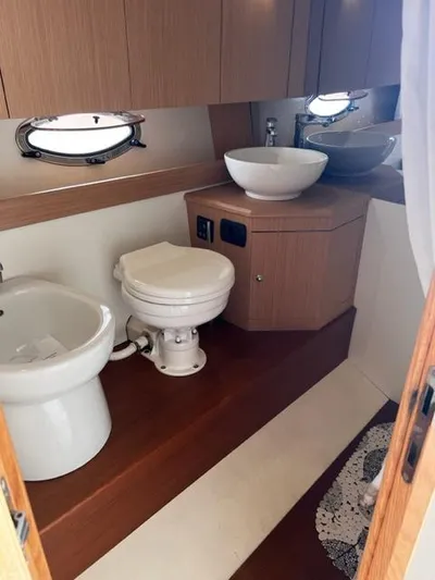 Blue Ice 38 Yacht Photos Pics 