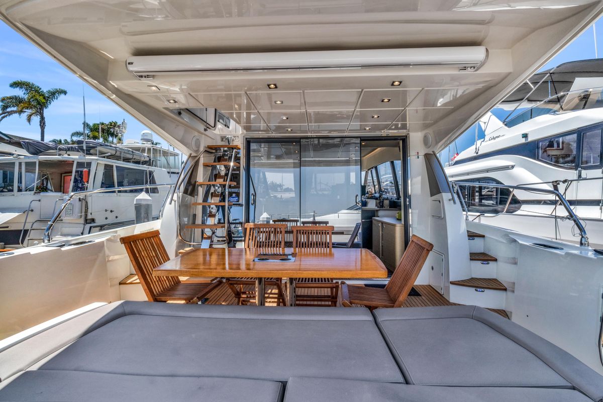 2018 Prestige 56 