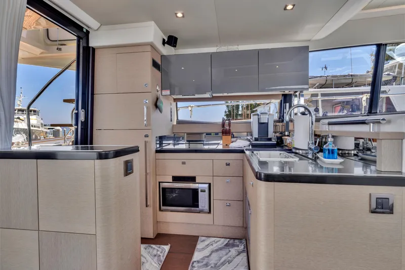 Dances With Waves Yacht Photos Pics 