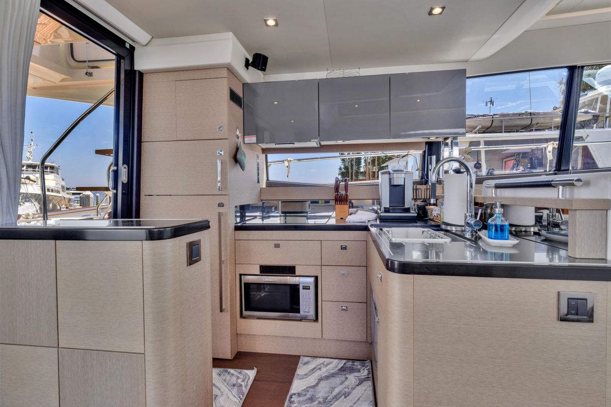 2018 Prestige 56 