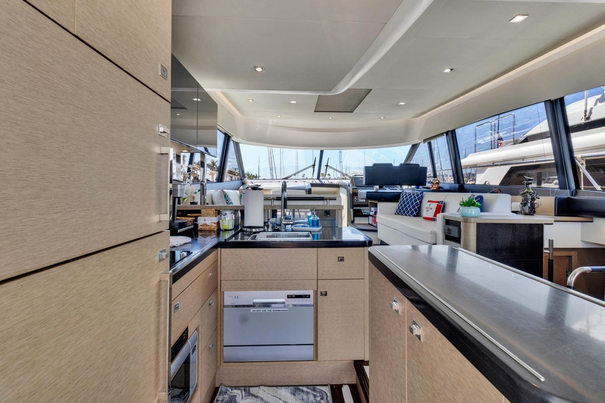 2018 Prestige 56 