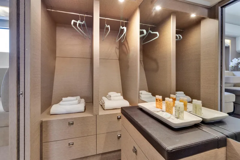 Dances With Waves Yacht Photos Pics 