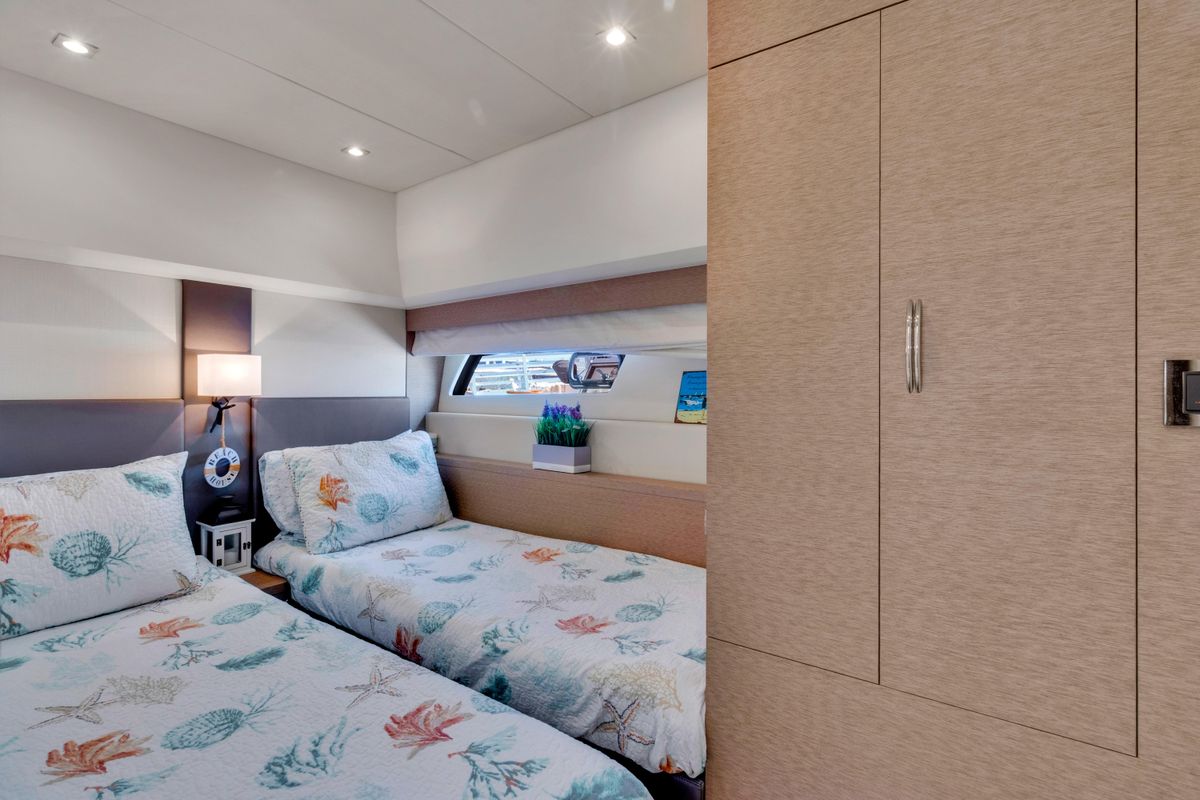 2018 Prestige 56 