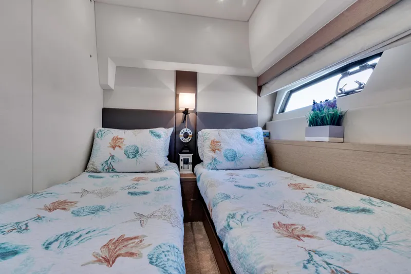 Dances With Waves Yacht Photos Pics 