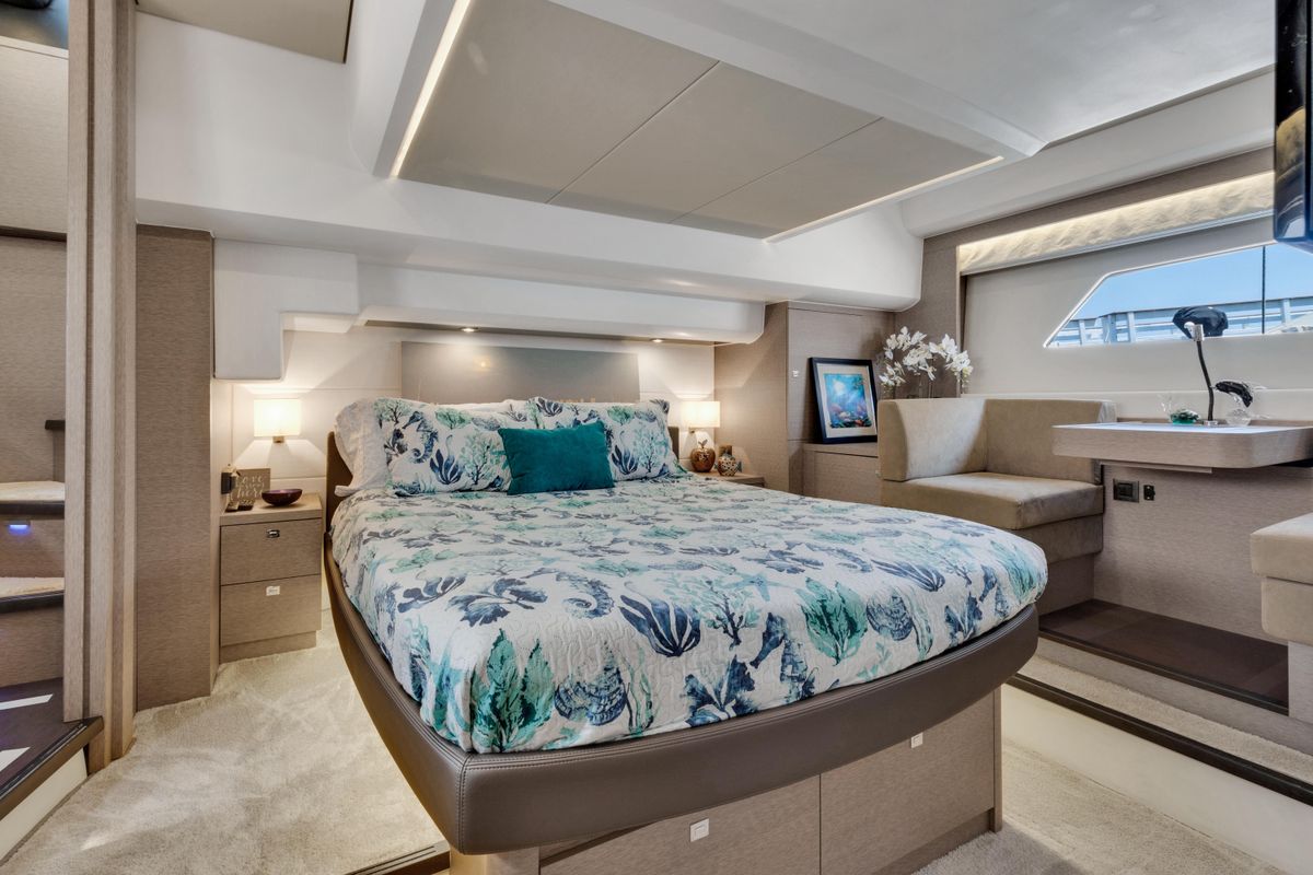 2018 Prestige 56 