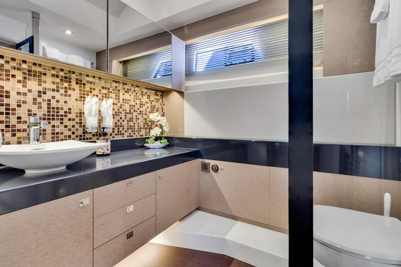 Dances With Waves Yacht Photos Pics 