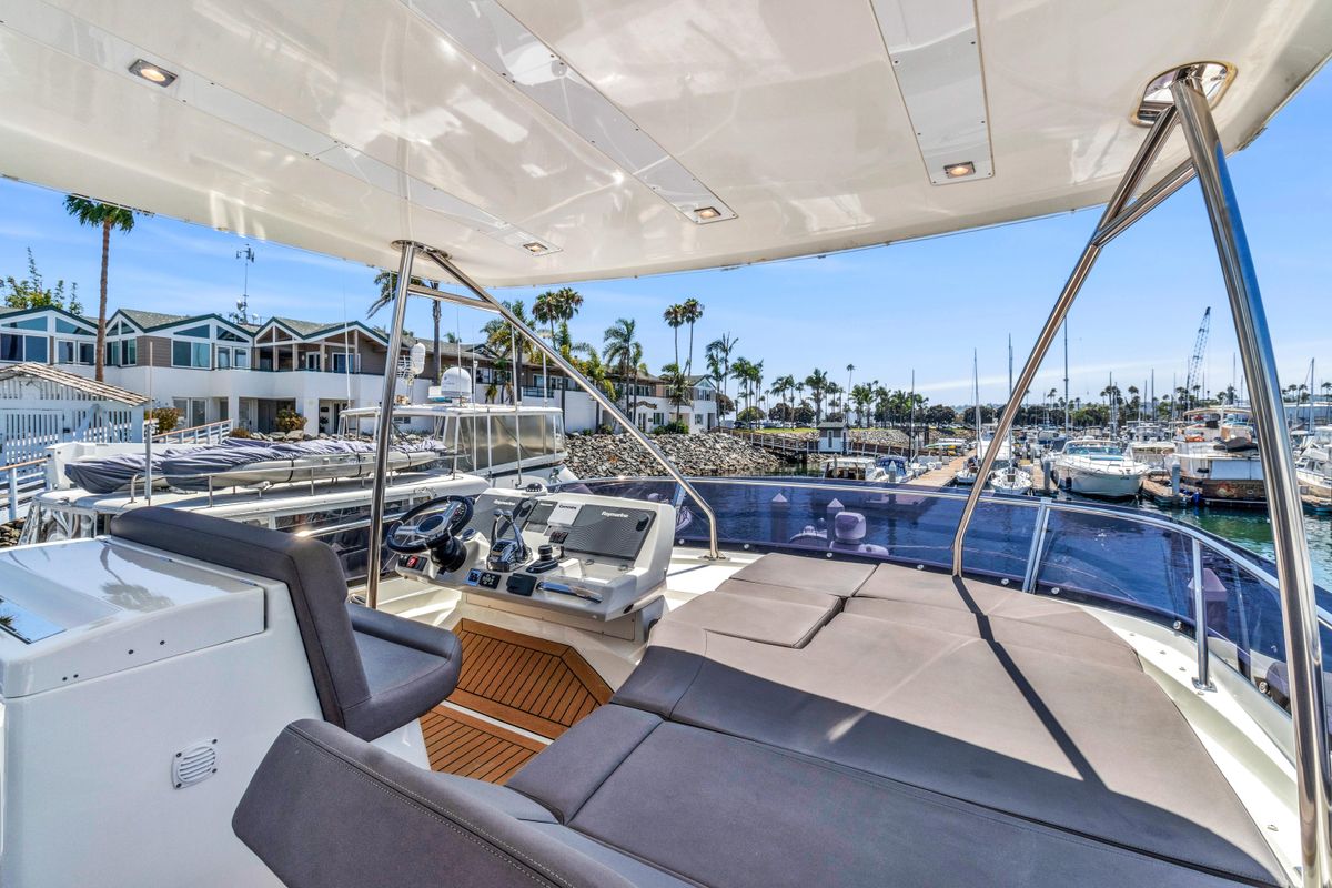 2018 Prestige 56 