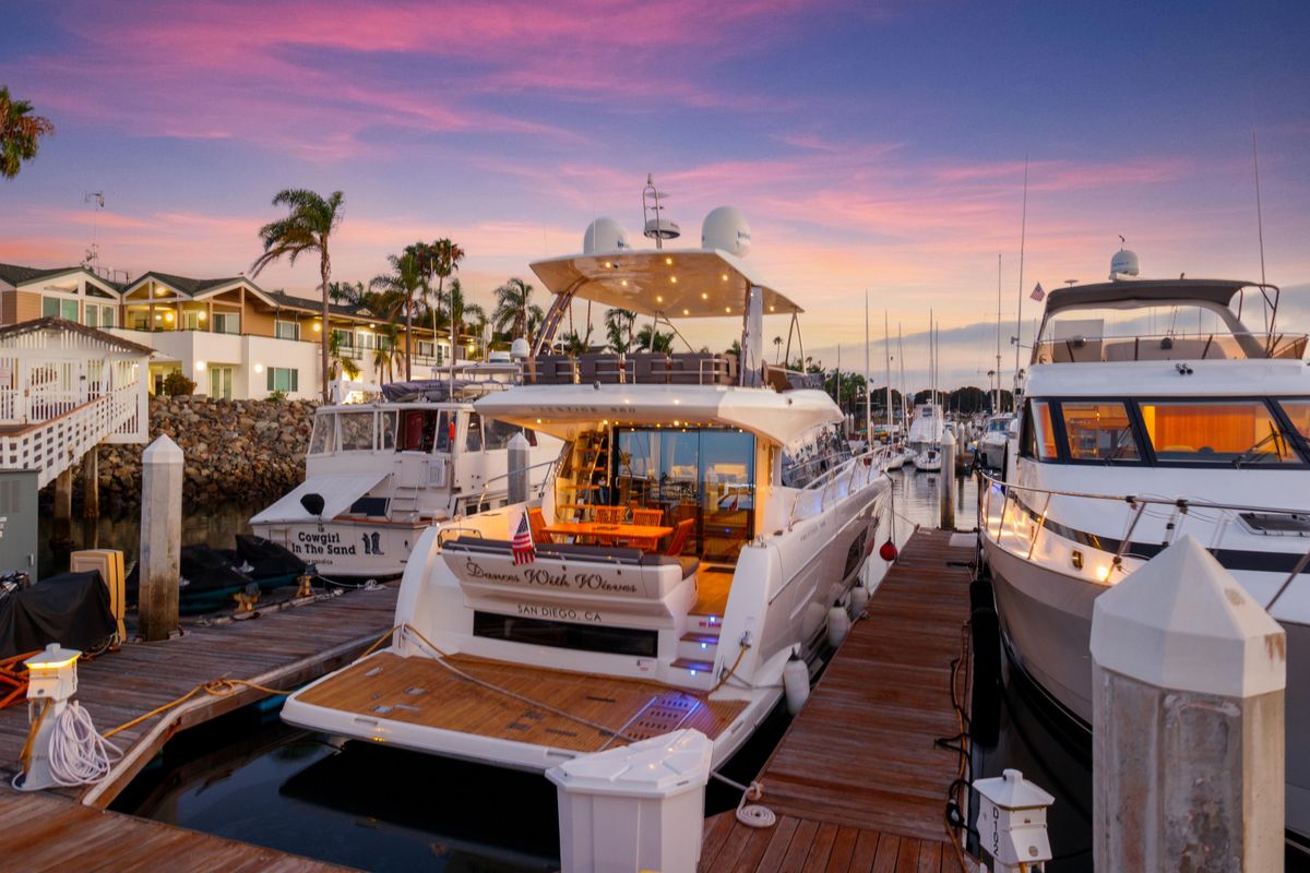 2018 Prestige 56 