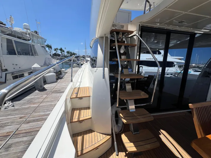 Dances With Waves Yacht Photos Pics 