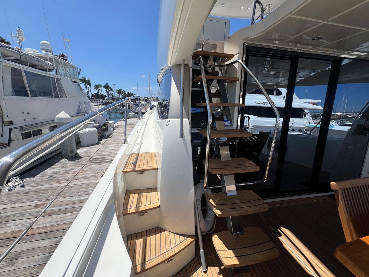2018 Prestige 56 