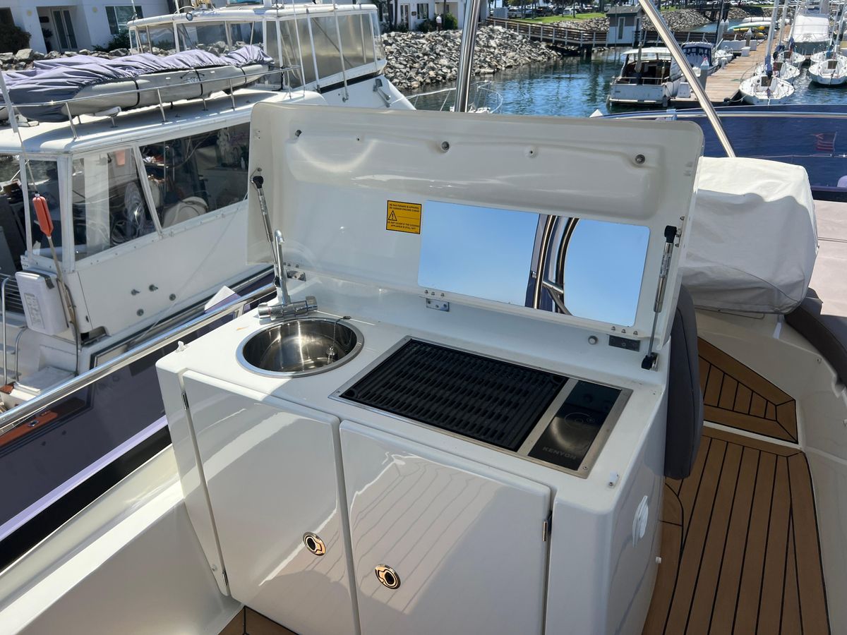 2018 Prestige 56 