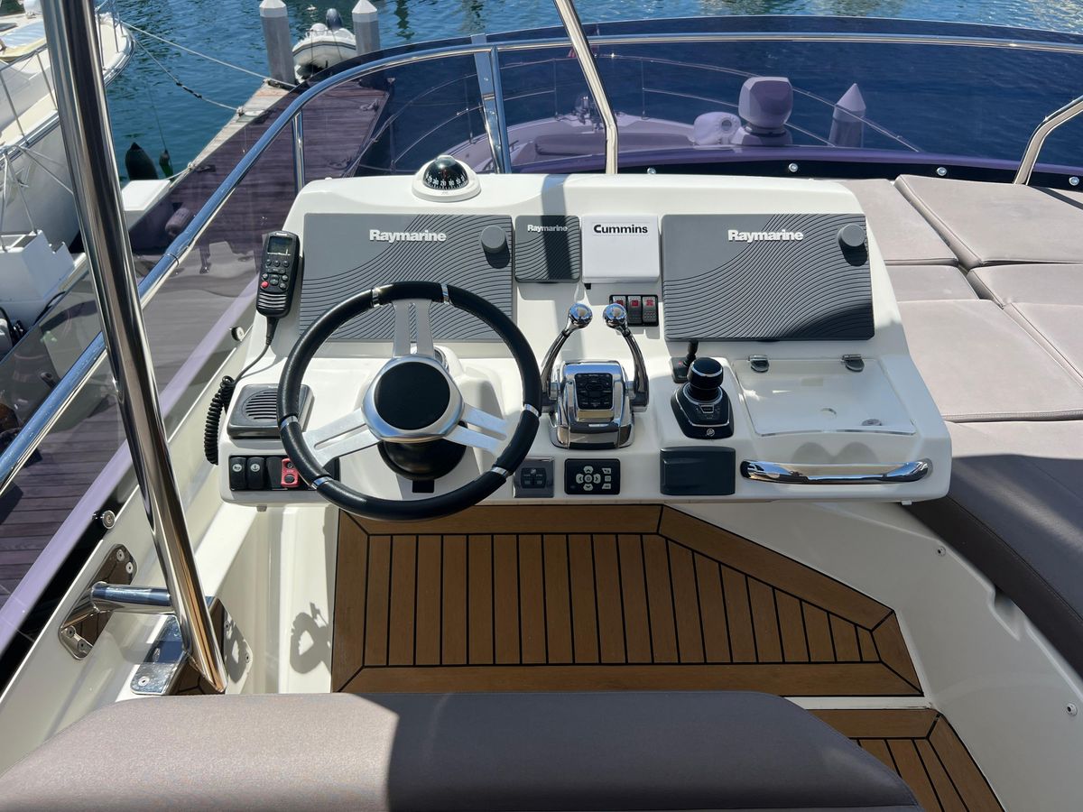 2018 Prestige 56 