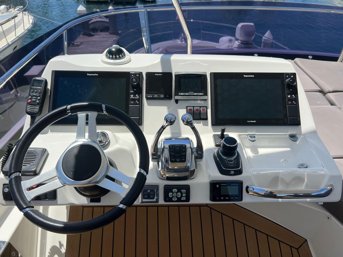 2018 Prestige 56 