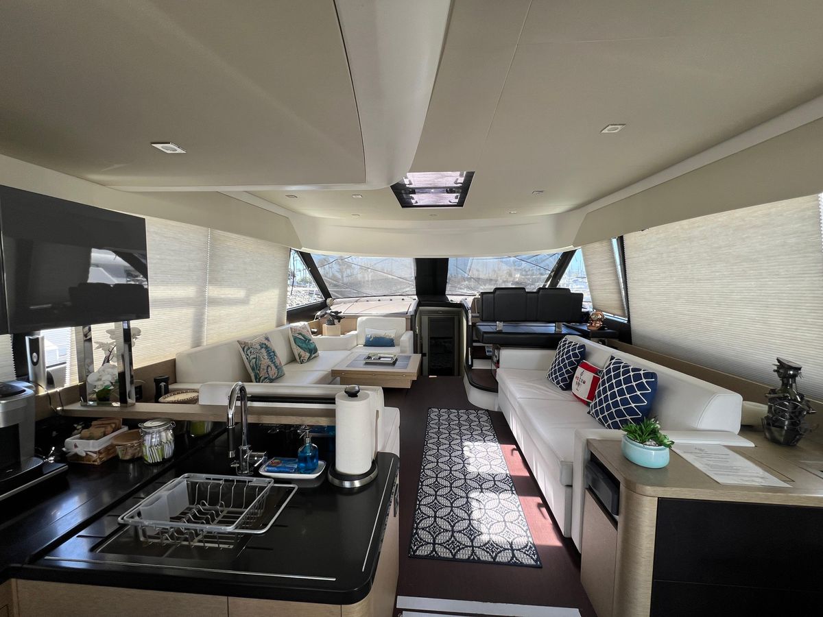 2018 Prestige 56 