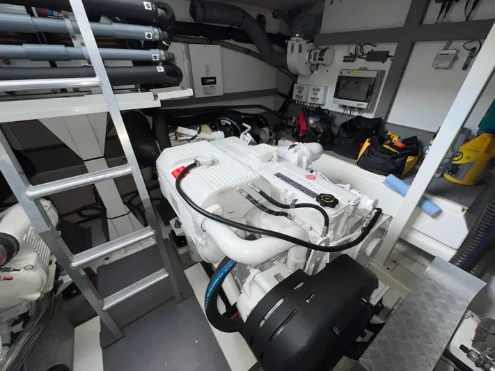 Dances With Waves Yacht Photos Pics 