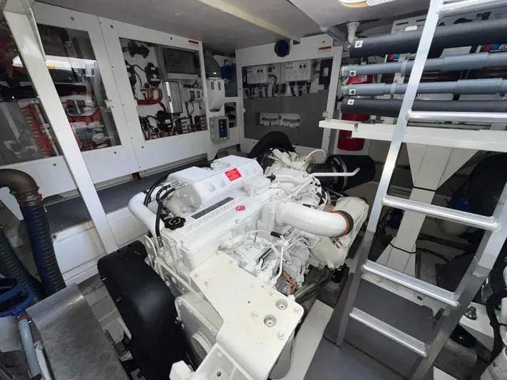 Dances With Waves Yacht Photos Pics 