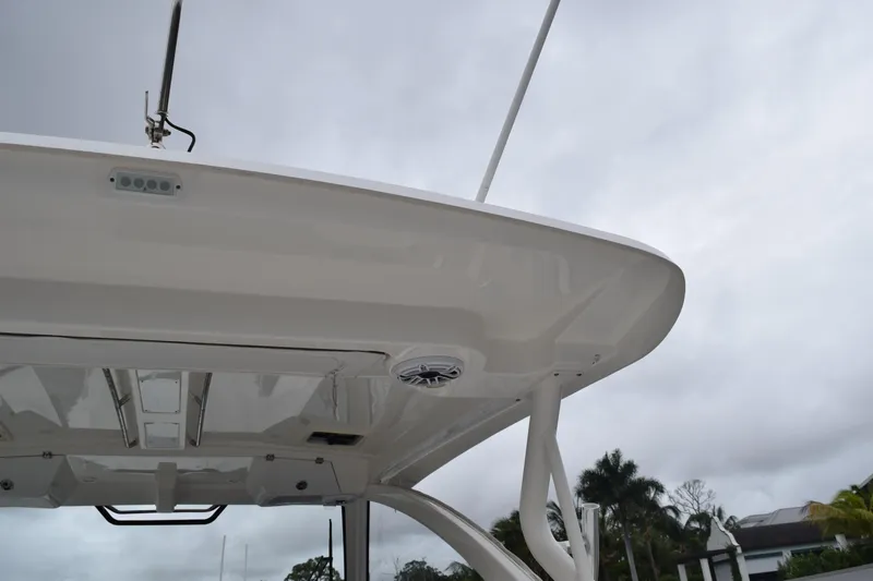  Yacht Photos Pics 2022 Pursuit OS 355 Offshore boat roof with antenna and speaker, under cloudy sky.