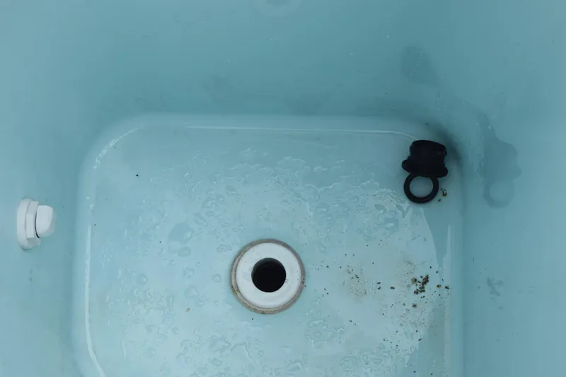  Yacht Photos Pics Interior of 2022 Pursuit OS 355 Offshore boat's livewell with drain and plug.