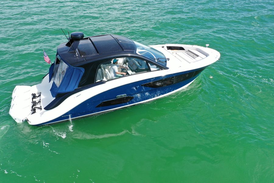 2022 Sea Ray Sundancer 370