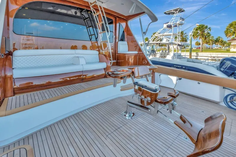 Desparado Yacht Photos Pics Luxurious 2019 Viking 68 Convertible yacht deck with seating and fishing chair.
