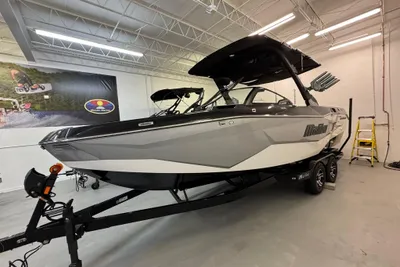 Malibu Wakesetter 25 LSV