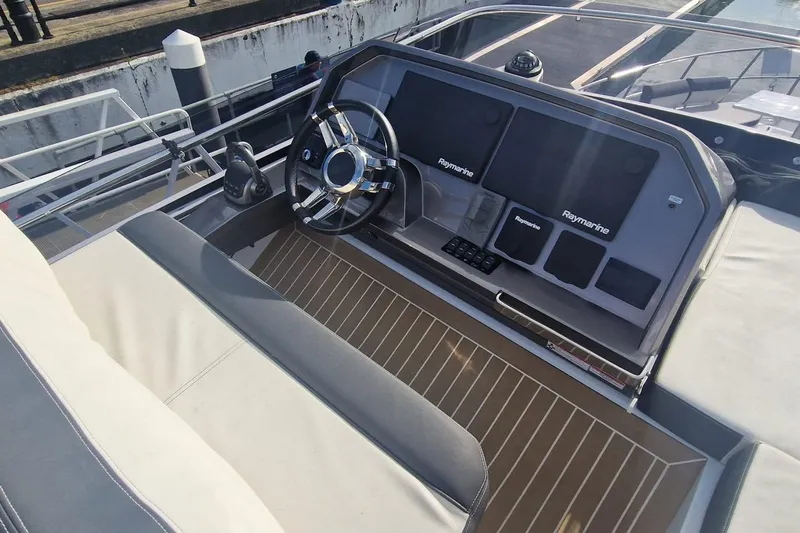 Alouise Yacht Photos Pics Cockpit of 2022 Galeon 460 Fly yacht with Raymarine navigation system.