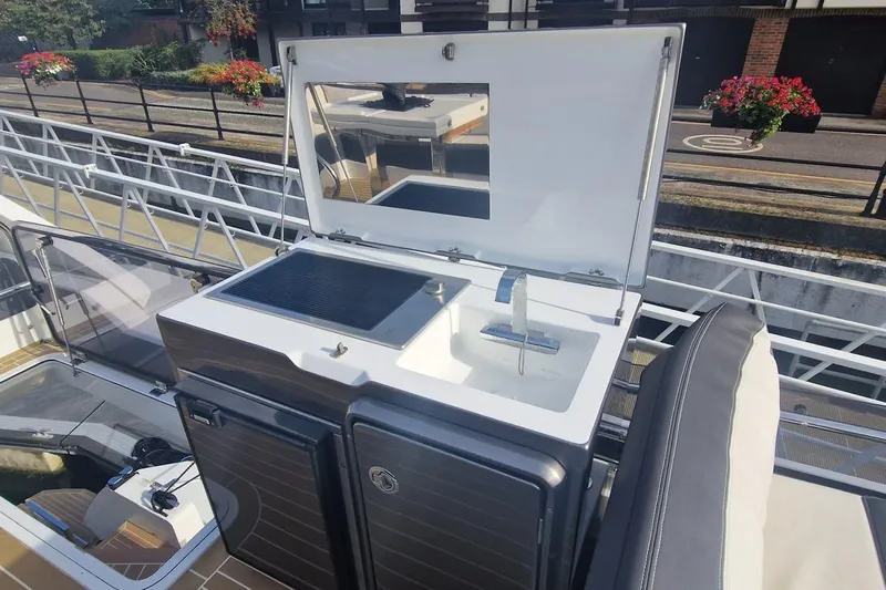 Alouise Yacht Photos Pics Outdoor kitchenette on 2022 Galeon 460 Fly yacht with sink and grill.