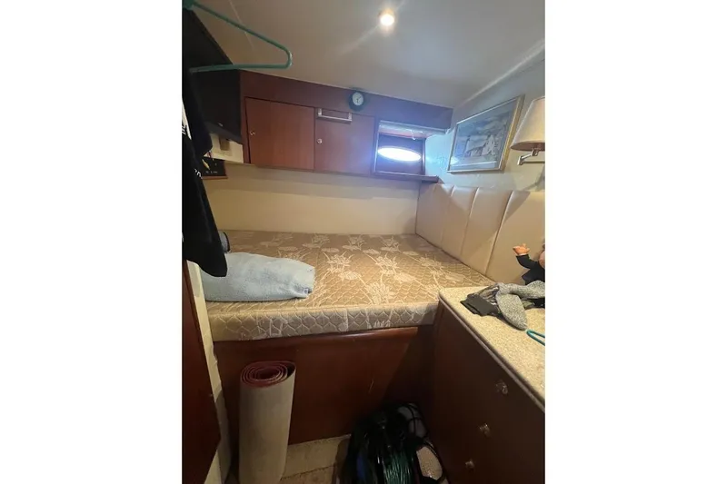  Yacht Photos Pics Interior of 1999 Ocean Yachts 48 Express with cozy bed.