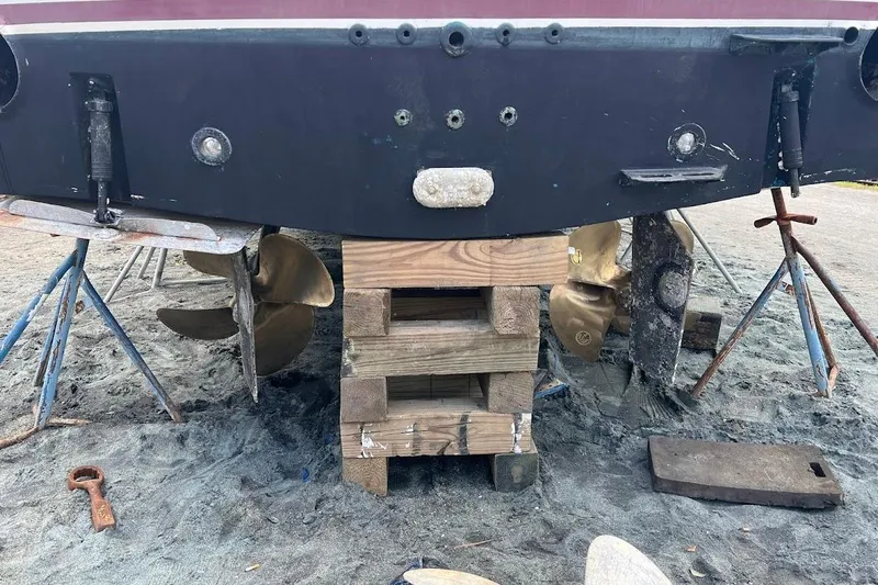  Yacht Photos Pics 1999 Ocean Yachts 48 Express on blocks, showing propellers and hull details.