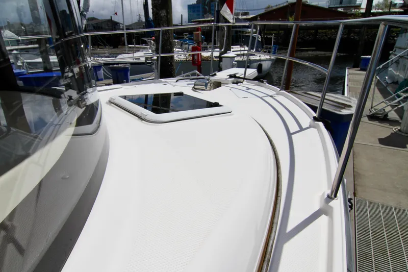  Yacht Photos Pics 2020 Ranger Tugs R-29 boat deck with railing and hatch at marina.