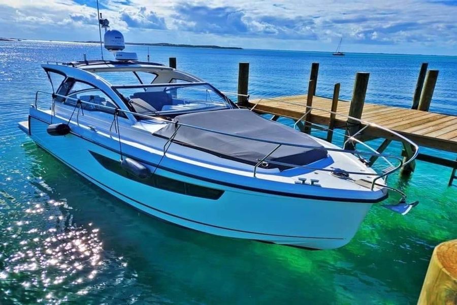 2019 Sealine S330V