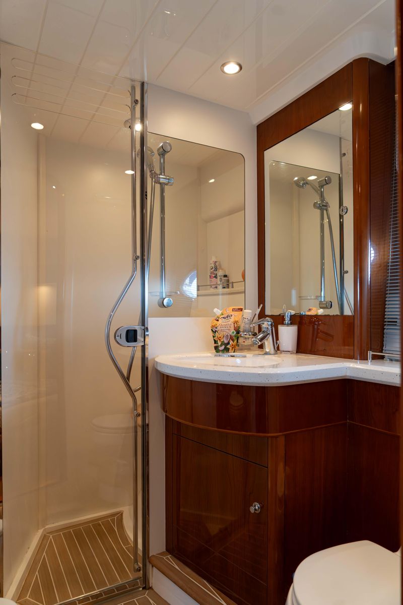 2004 Princess 59 