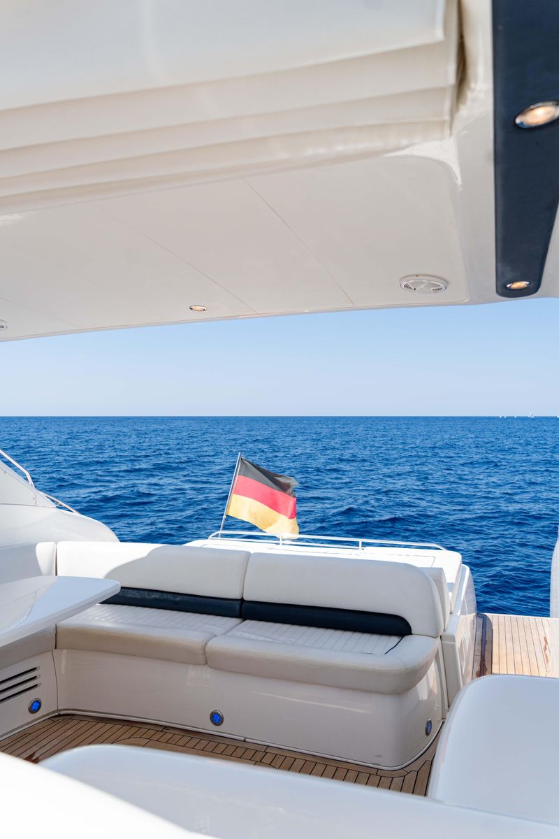 2004 Princess 59 