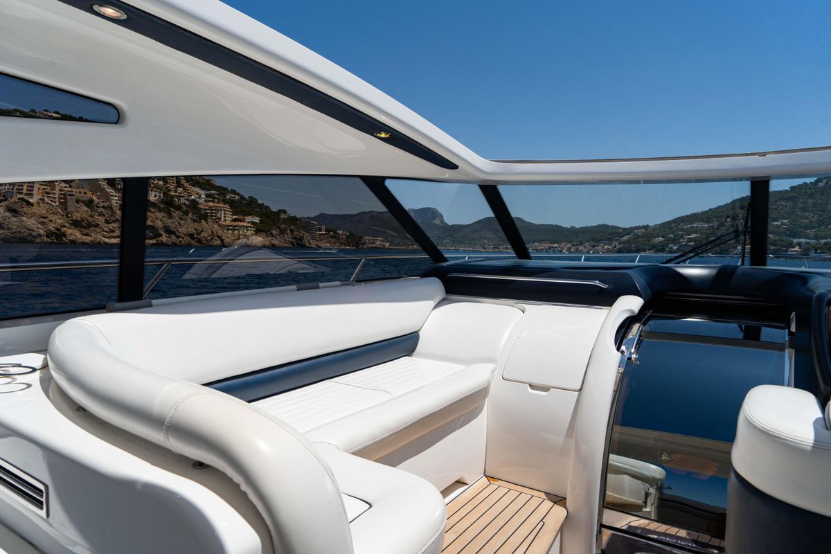 2004 Princess 59 