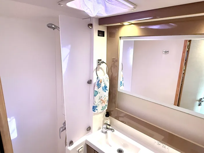 Confetti Yacht Photos Pics 