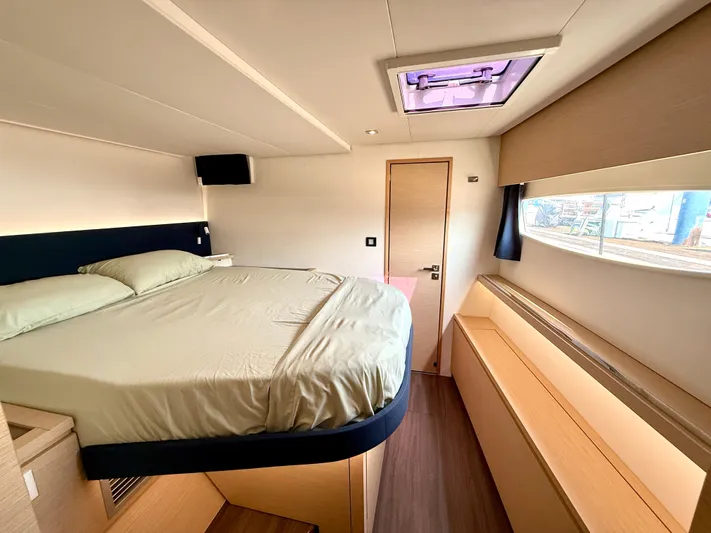 Confetti Yacht Photos Pics 