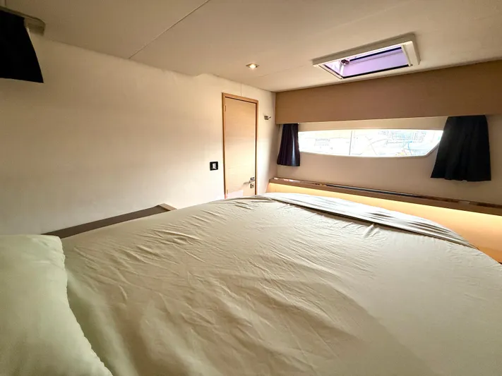 Confetti Yacht Photos Pics 