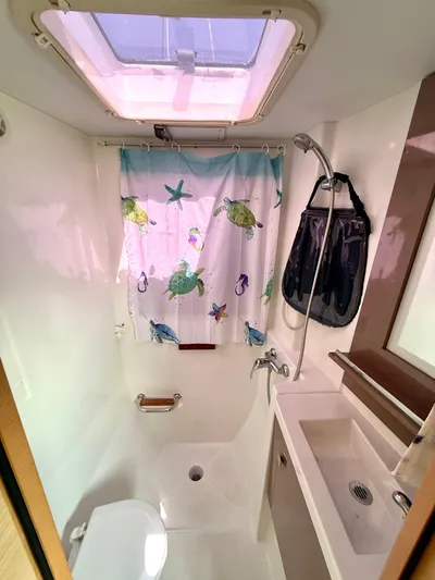 Confetti Yacht Photos Pics 